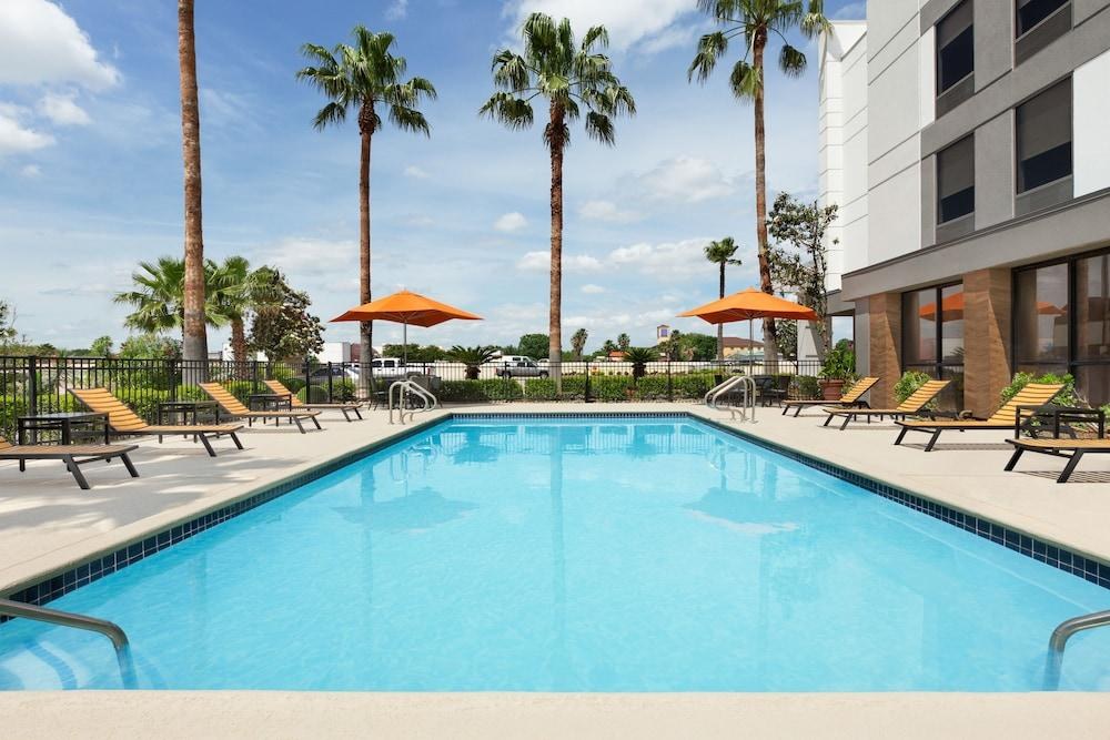 Hampton Inn Houston-Brookhollow photo 4