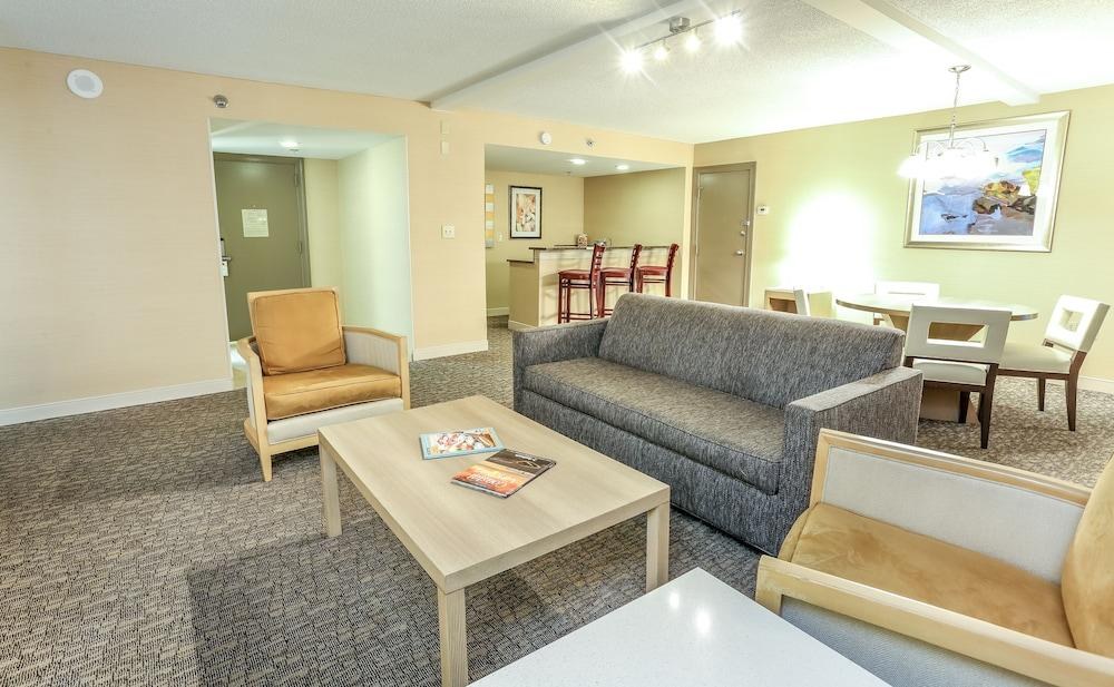 DoubleTree by Hilton Virginia Beach photo 2