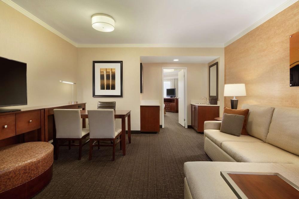 Embassy Suites by Hilton Austin Downtown South Congress photo 4