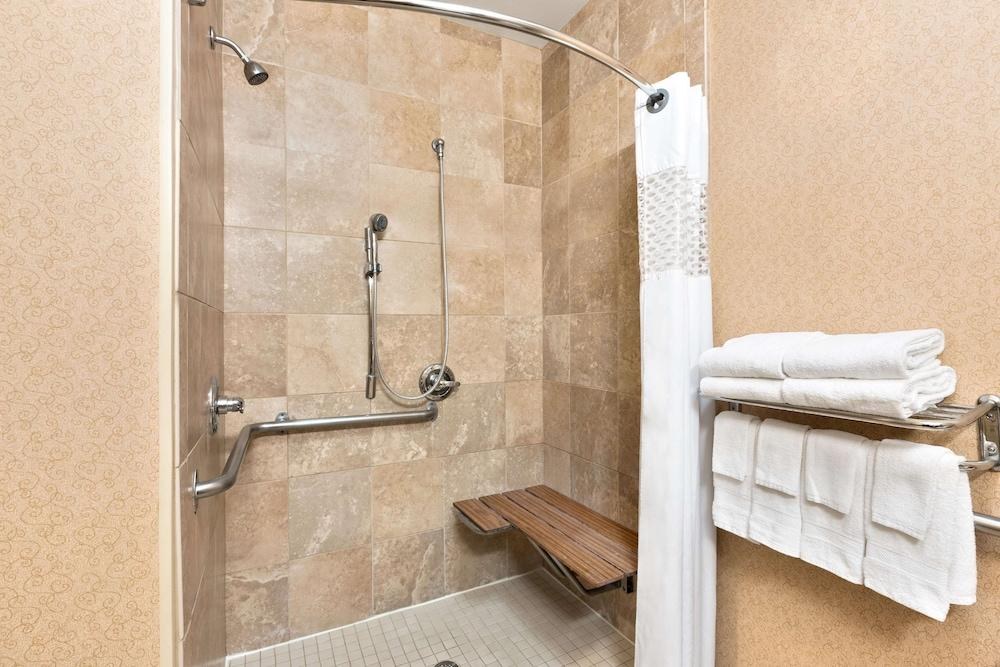 Hampton Inn Houston-Willowbrook Mall photo 4