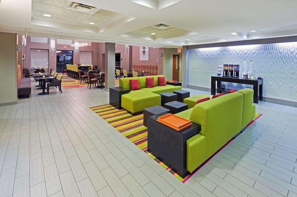 Hampton Inn & Suites Tulsa-Woodland Hills 71st-Memorial photo 3