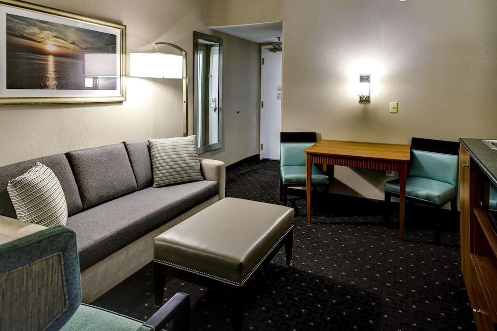 Embassy Suites by Hilton Williamsburg photo 2