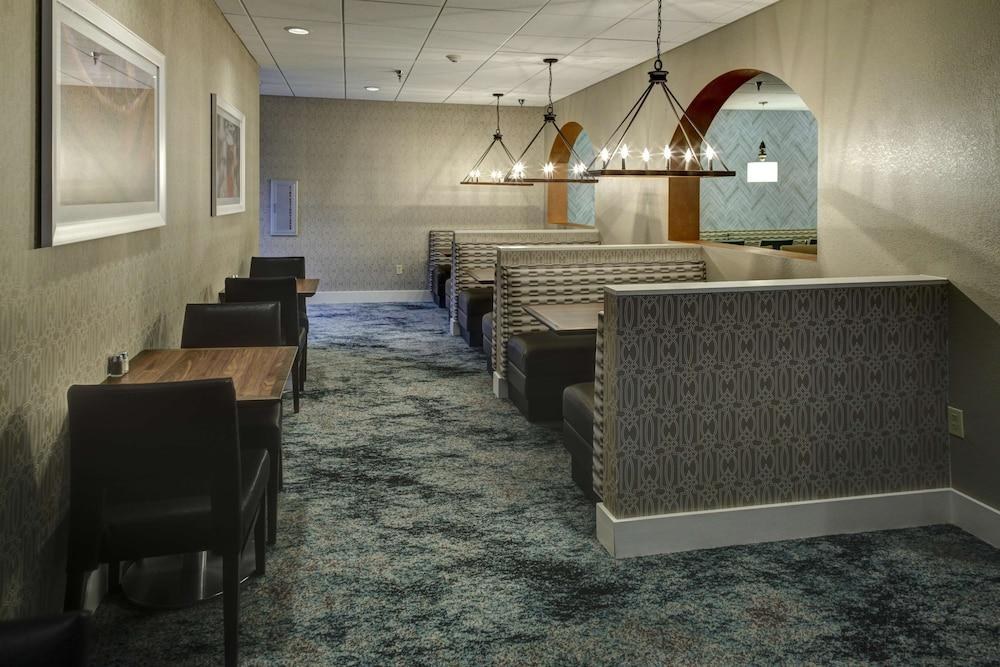 Embassy Suites by Hilton Williamsburg photo 4
