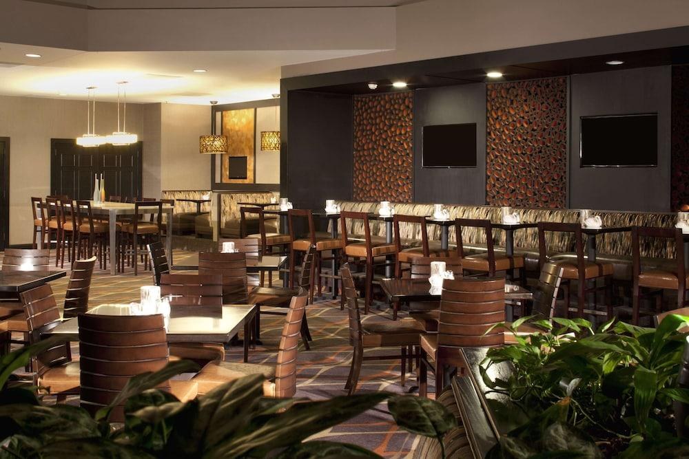 Embassy Suites by Hilton Austin Arboretum photo 2