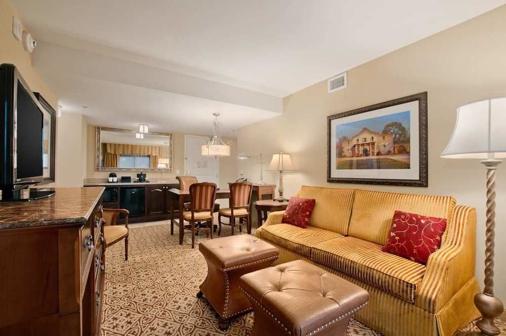 Embassy Suites by Hilton San Antonio Riverwalk Downtown photo 1