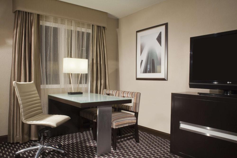 Embassy Suites by Hilton Houston Near The Galleria photo 3