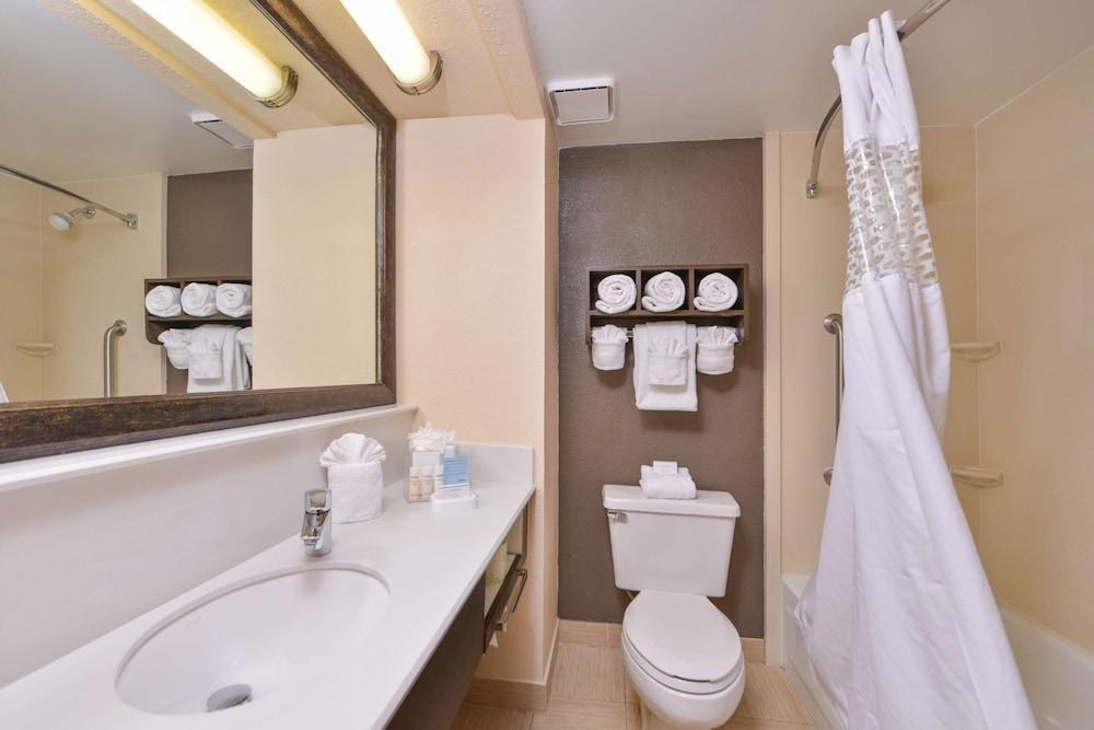 Hampton Inn closest to Universal Orlando photo 2