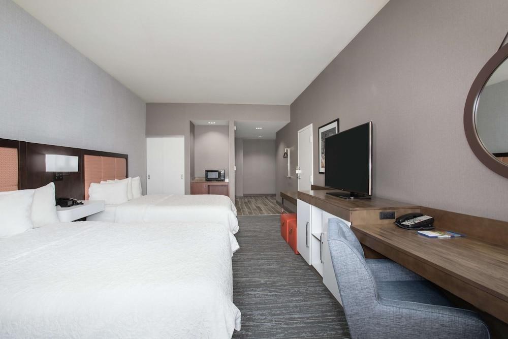Hampton Inn & Suites Denver-Downtown photo 2