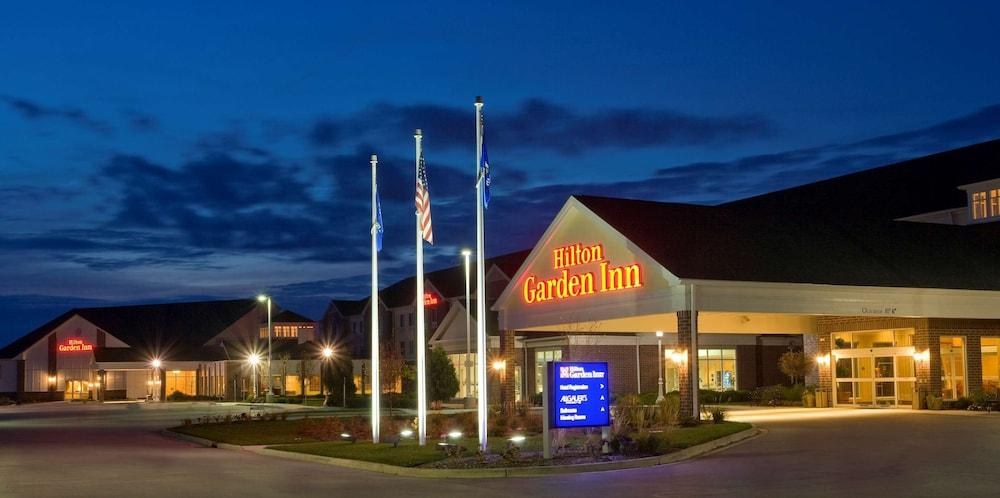 Hilton Garden Inn Milwaukee Northwest Conference Center photo 2