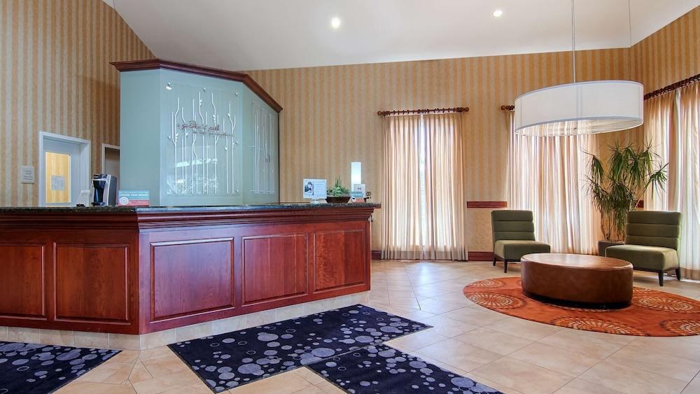 Hilton Garden Inn Milwaukee Northwest Conference Center photo 3