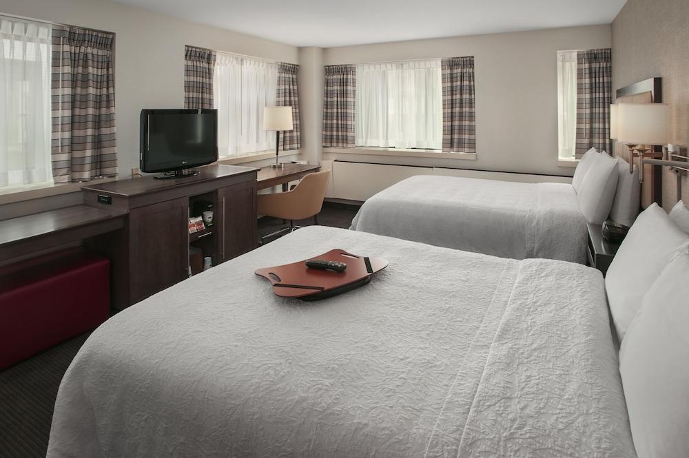 Hampton Inn & Suites Milwaukee Downtown photo 2