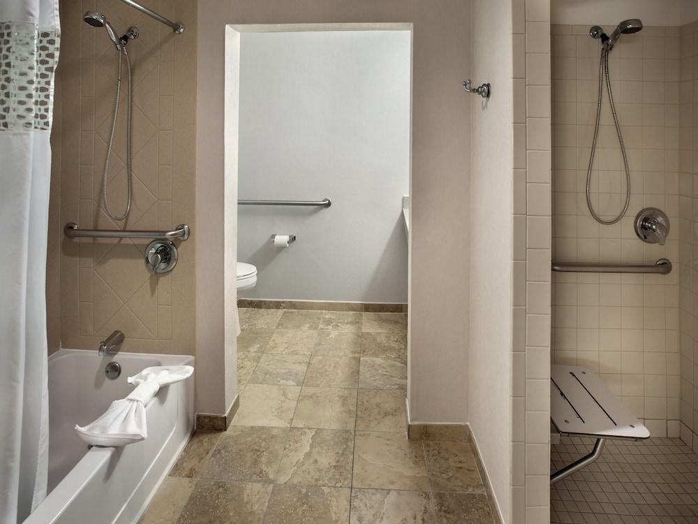 Hampton Inn & Suites Milwaukee Downtown photo 3