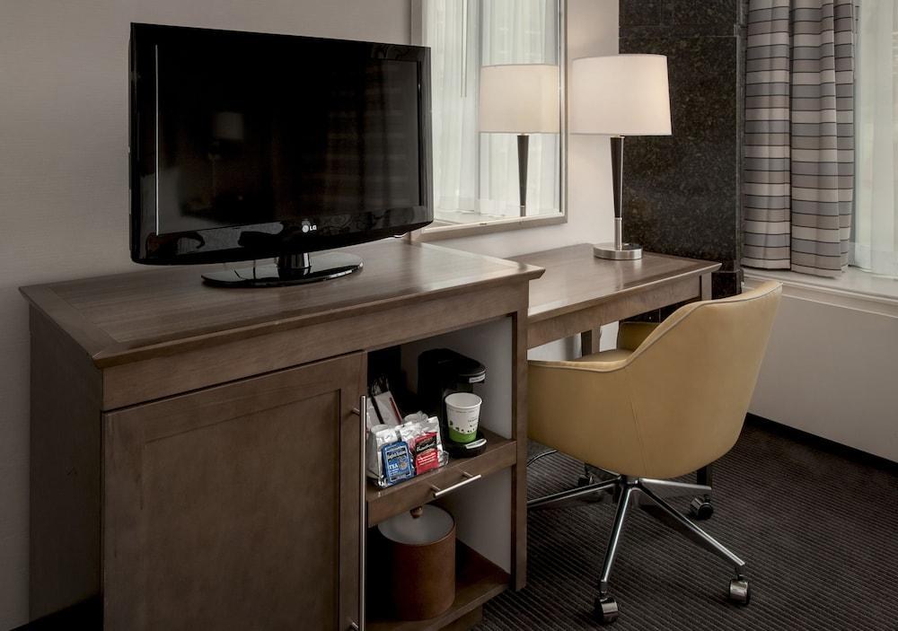 Hampton Inn & Suites Milwaukee Downtown photo 4