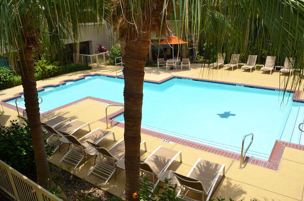 DoubleTree by Hilton Houston Hobby Airport