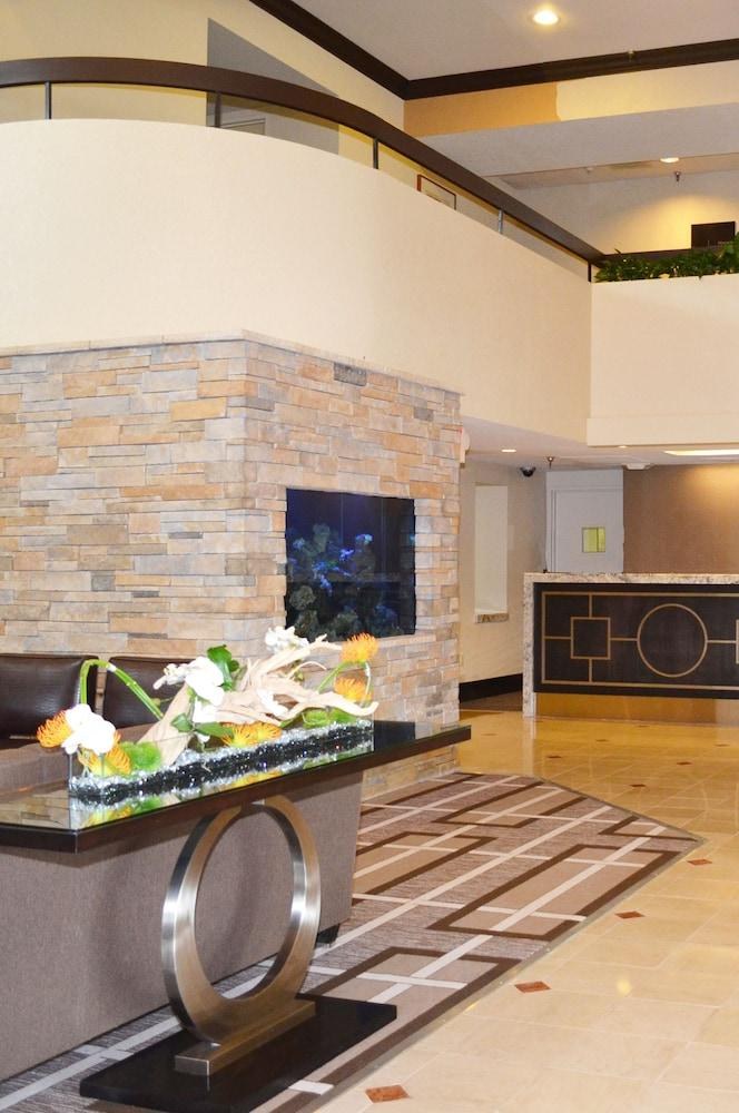 DoubleTree by Hilton Houston Hobby Airport photo 4