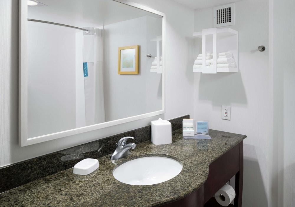 Hampton Inn & Suites Memphis-Beale Street photo 3