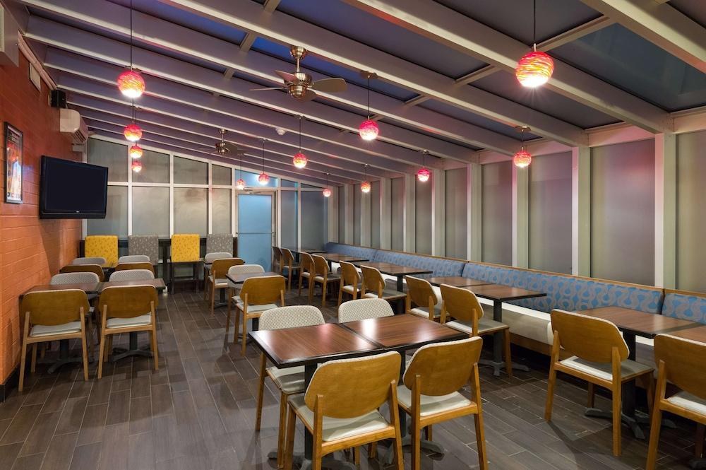 Hampton Inn Manhattan/Times Square South photo 3