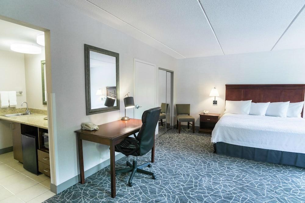 Hampton Inn & Suites Berkshires-Lenox photo 2