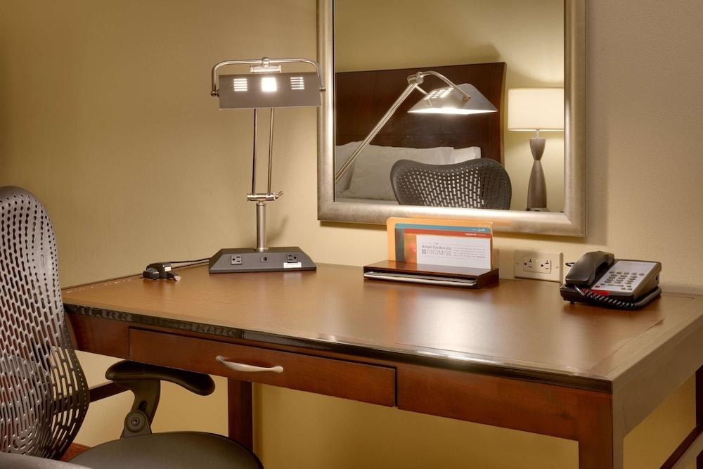 Hilton Garden Inn Clarksville photo 2