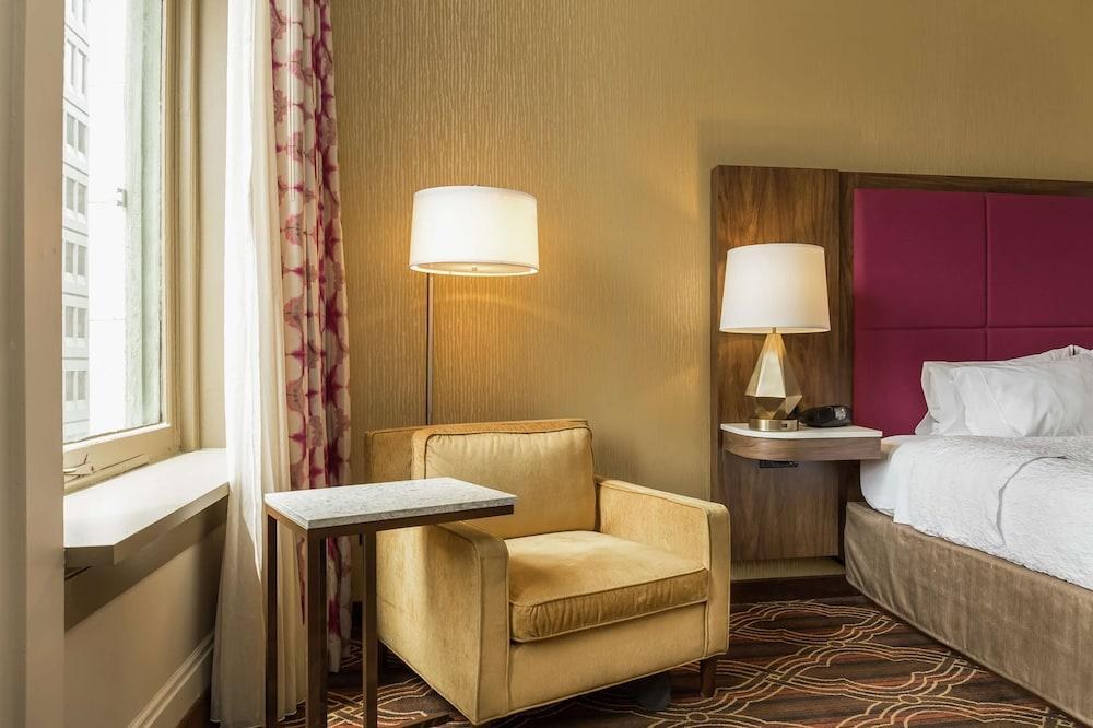 Hampton Inn Majestic Chicago Theatre District photo 2
