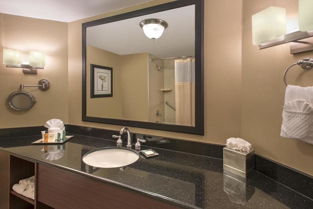 DoubleTree by Hilton South Charlotte Tyvola photo 1