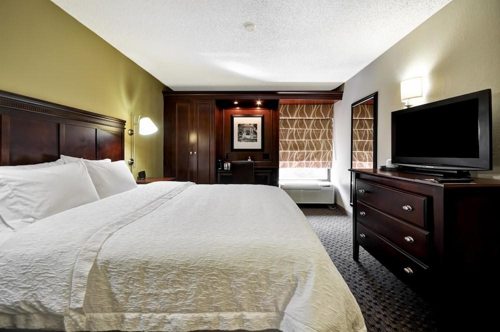 Hampton Inn & Suites Charlotte-Arrowood Rd. photo 2