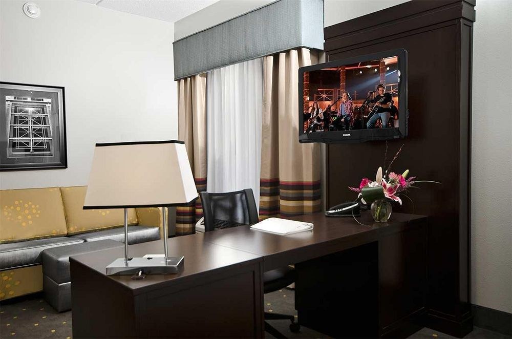 Hampton Inn & Suites Raleigh Downtown photo 2