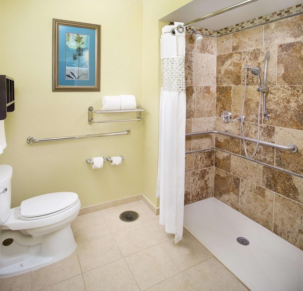 Hampton Inn & Suites Dallas/Lewisville-Vista Ridge Mall, TX photo 2