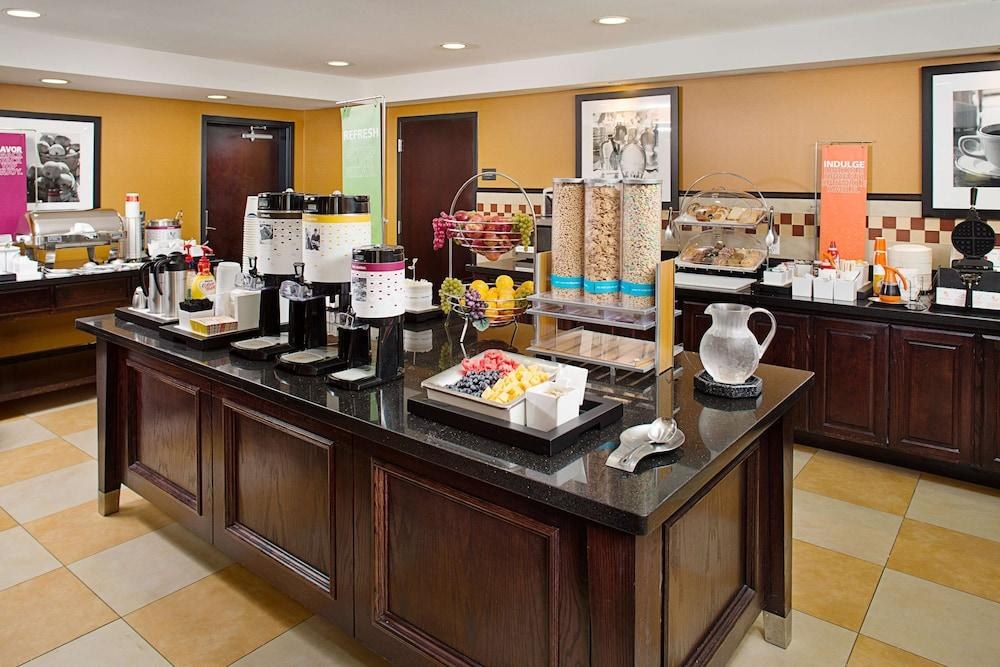 Hampton Inn & Suites Dallas/Lewisville-Vista Ridge Mall, TX photo 4