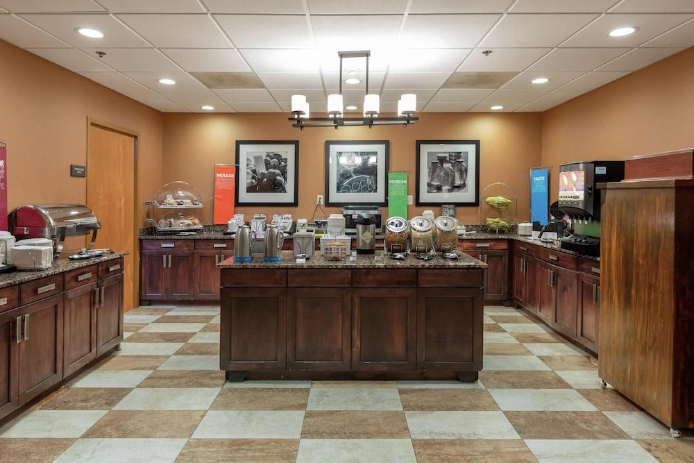 Hampton Inn & Suites Austin-Airport photo 3