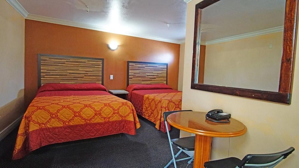 LINCOLN MOTEL photo 2