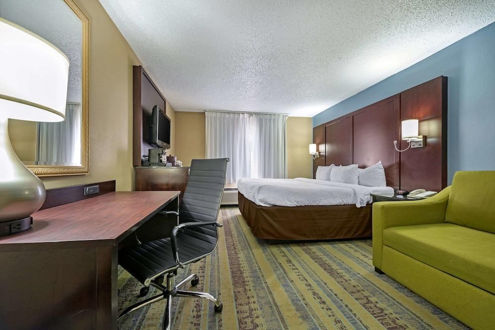 CLARION HOTEL LEXINGTON photo 2
