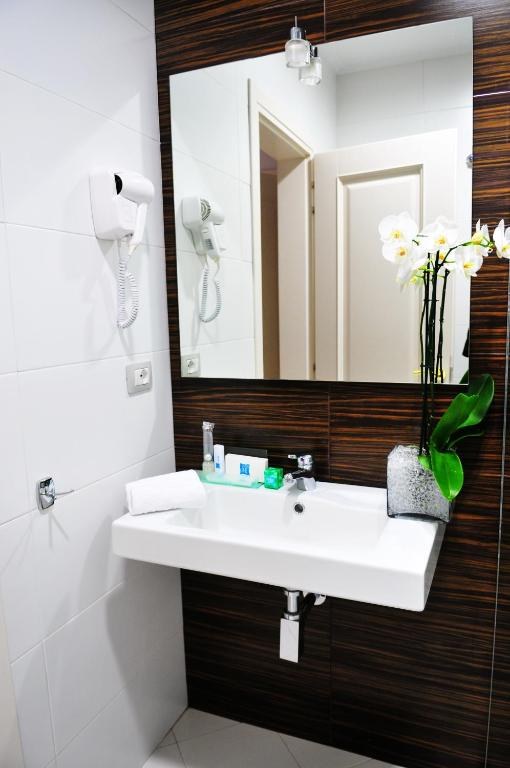 HOTEL GOLDEN CITY photo 2