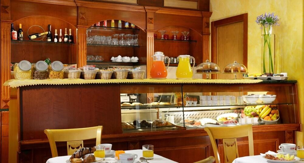TUSCOLANA HOTEL photo 4