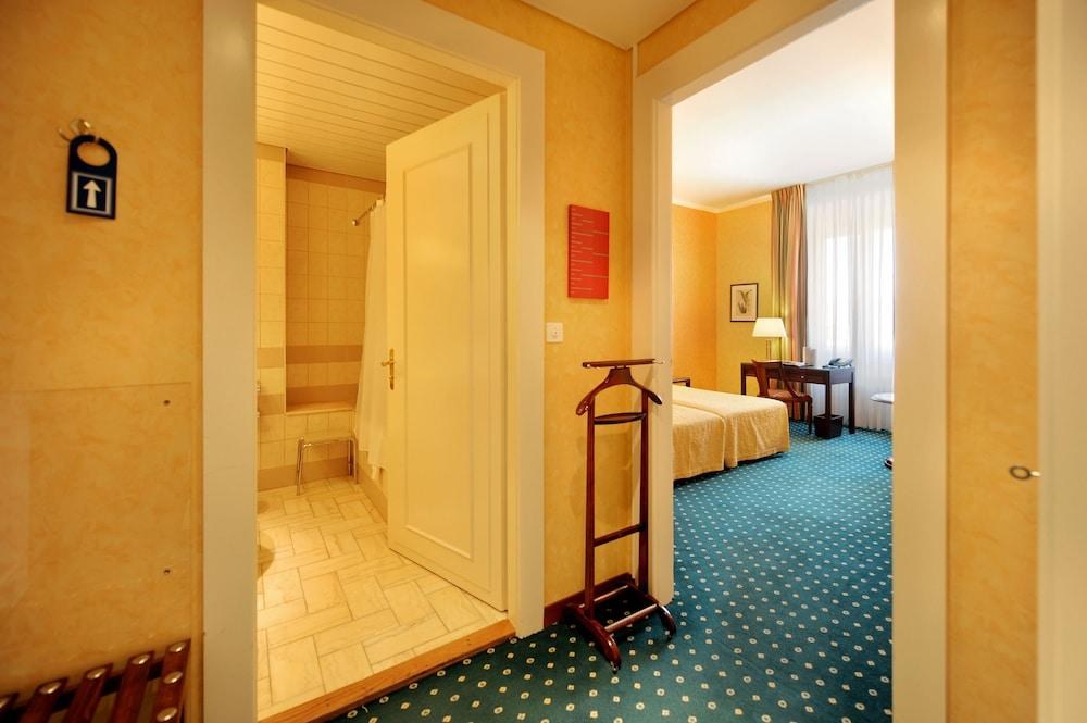 VICTORIA HOTEL photo 3