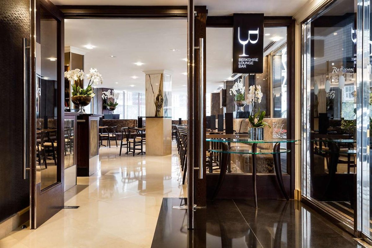Radisson Blu Hotel London Bond Street photo 2