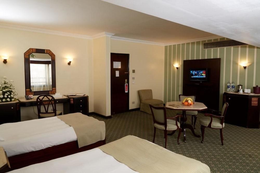 PYRAMISA SUITES H. & CASINO photo 3
