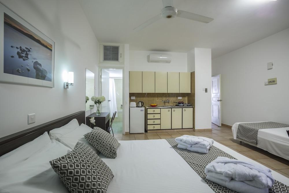 COSTANTIANA BEACH HOTEL APARTMENTS photo 2