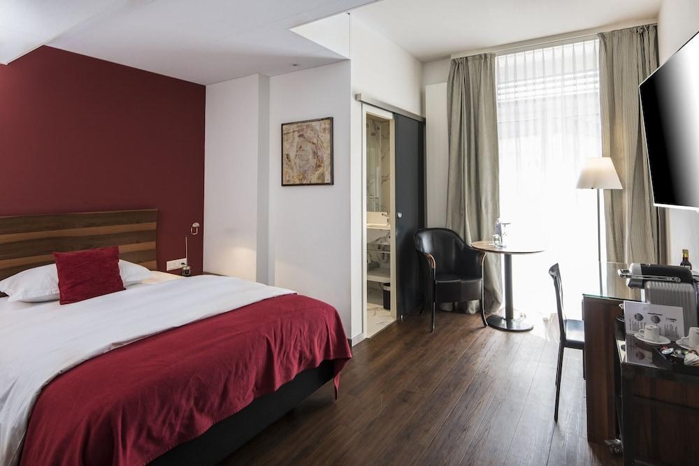 THE CENTRAL PLAZA HOTEL photo 4