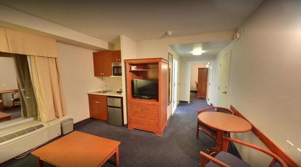 DAYS INN & SUITES BY THE FALLS photo 1