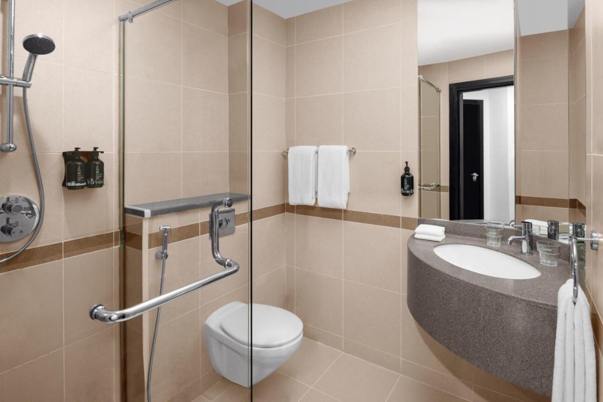 HOLIDAY INN SAFA PARK photo 2
