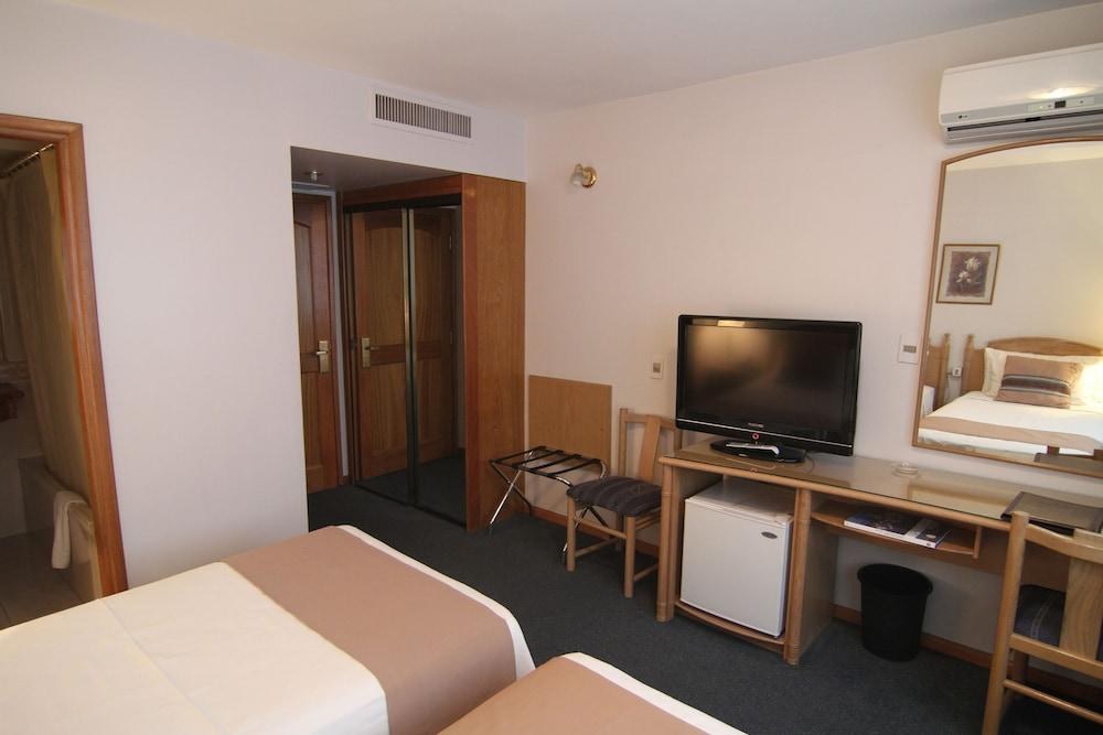 CRYSTAL PALACE HOTEL photo 2