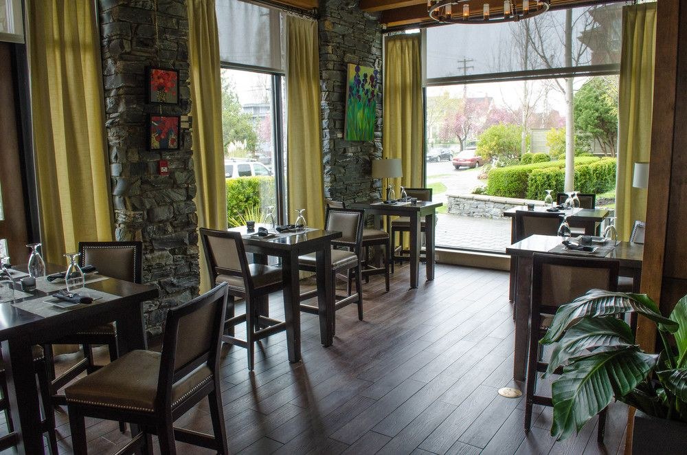 THE OSWEGO HOTEL