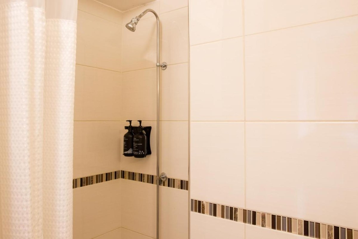 TAVISTOCK HOTEL photo 2