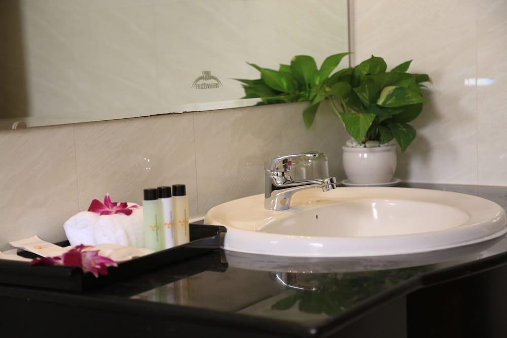 Ambassador Saigon Hotel photo 2