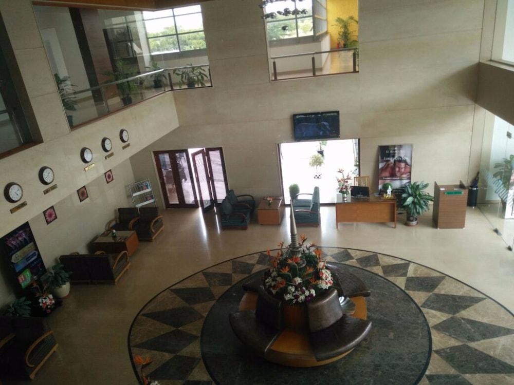 GOLDFINCH RETREAT photo 4