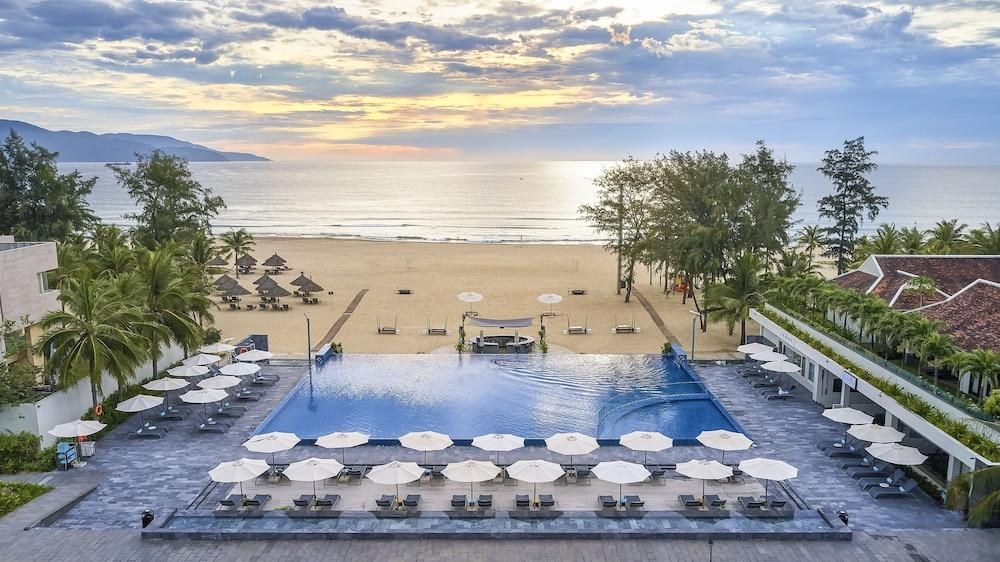 Pullman Danang Beach Resort photo 2