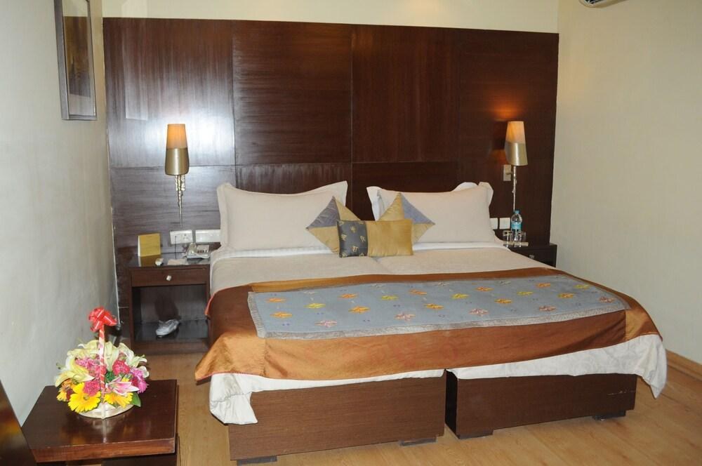 Justa-Greater Kailash, New Delhi photo 3
