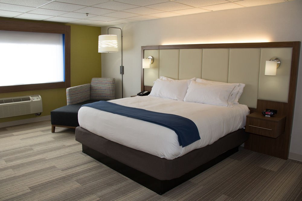 HOLIDAY INN EXPRESS DOWNTOWN