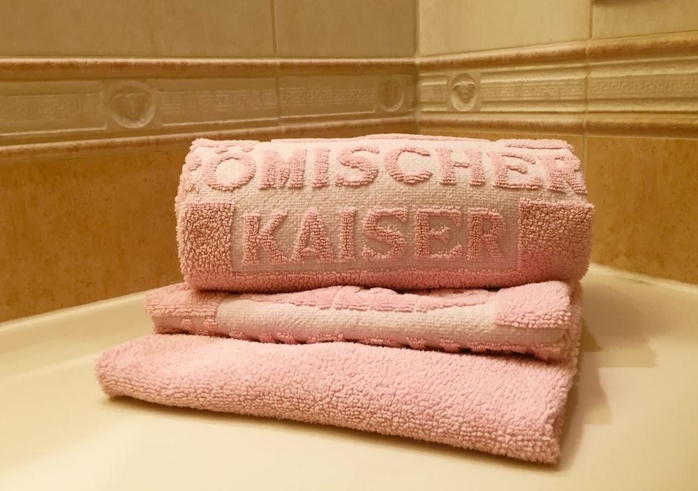 SCHLOSS ROEMISCHER KAISER photo 3